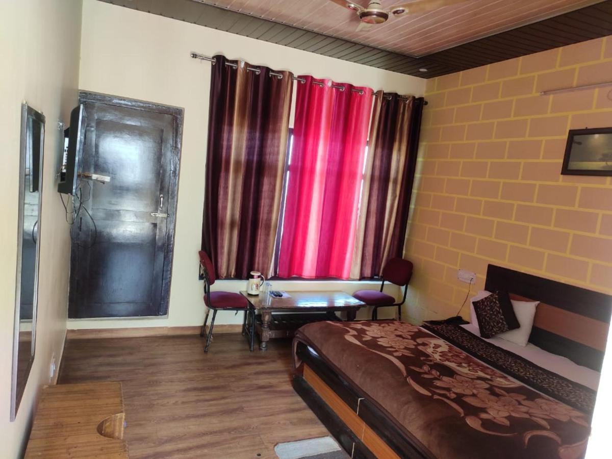 Hotel Deepraj, Kausani Εξωτερικό φωτογραφία