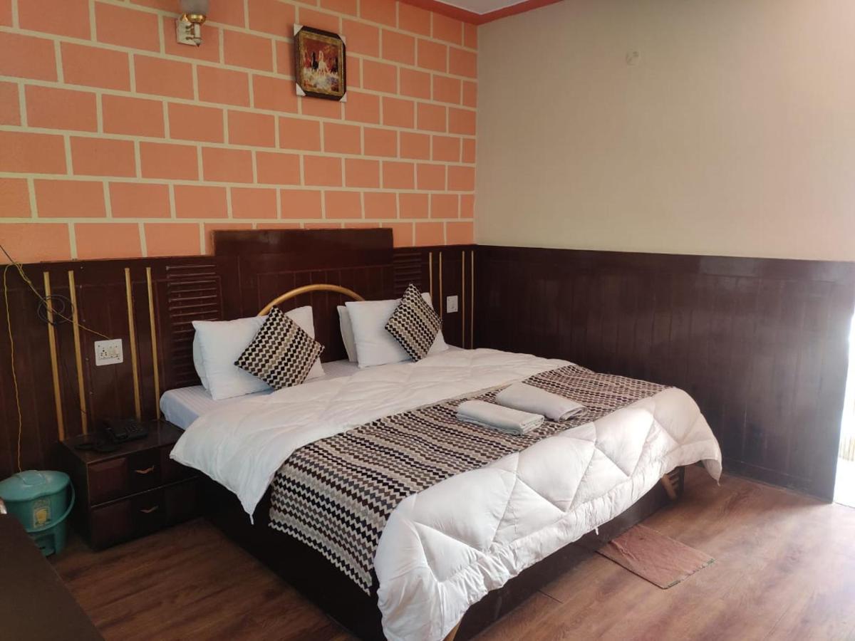Hotel Deepraj, Kausani Εξωτερικό φωτογραφία