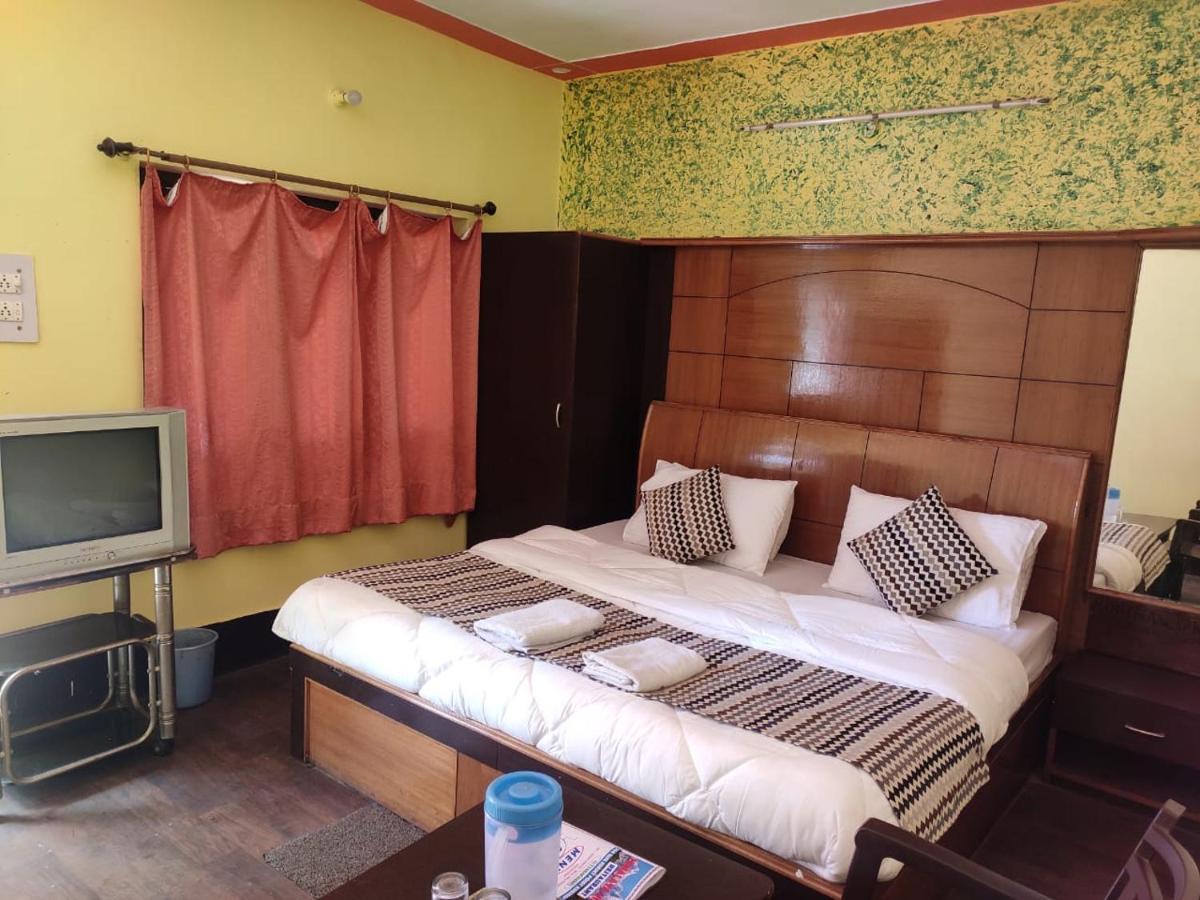 Hotel Deepraj, Kausani Εξωτερικό φωτογραφία
