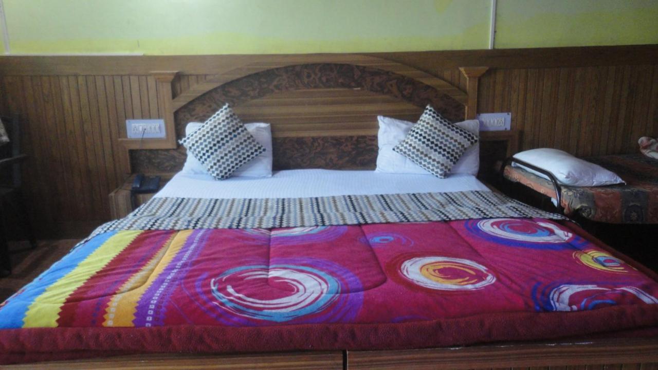Hotel Deepraj, Kausani Εξωτερικό φωτογραφία